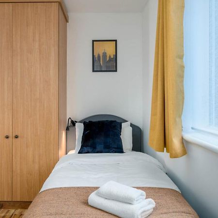 2 Bedroom Flat Near London Excel Екстер'єр фото