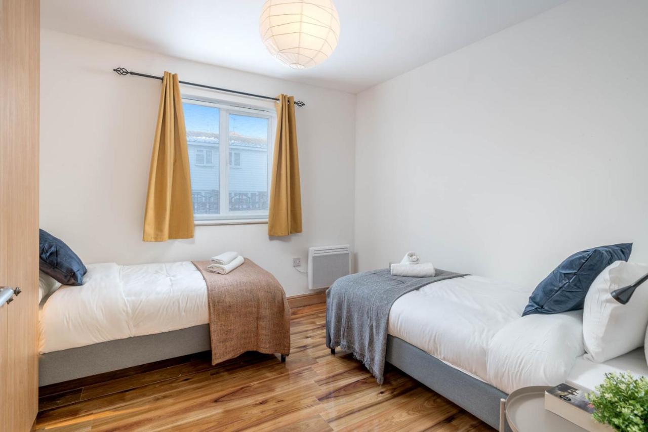 2 Bedroom Flat Near London Excel Екстер'єр фото