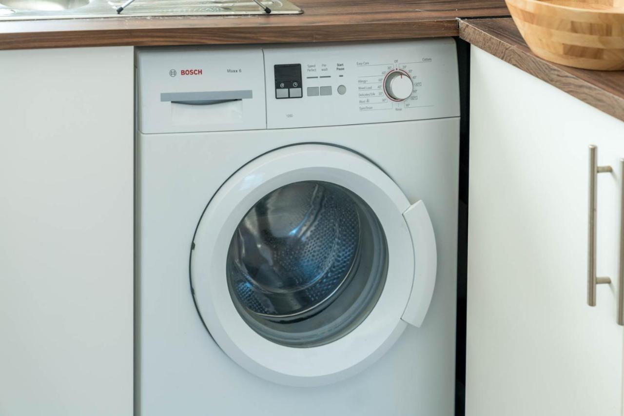 2 Bedroom Flat Near London Excel Екстер'єр фото