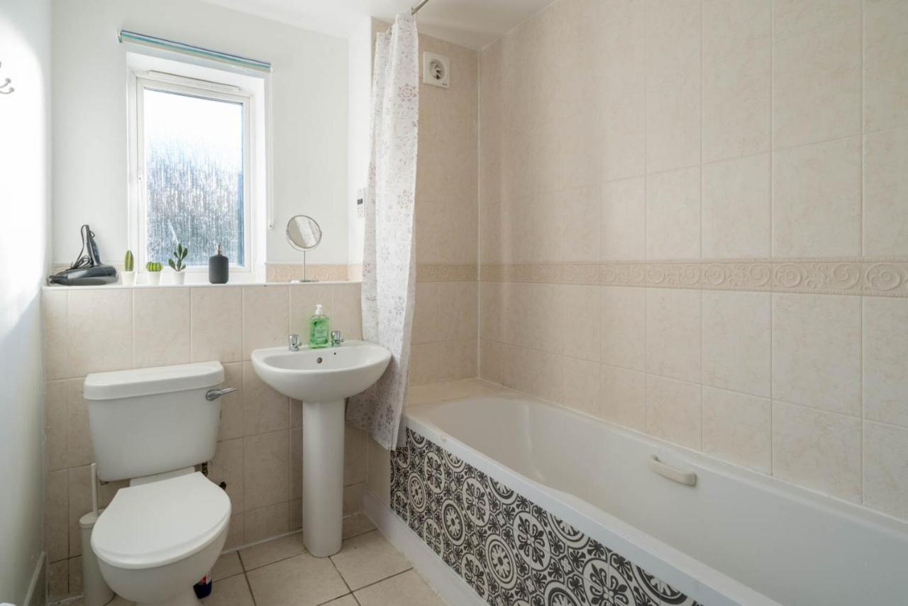 2 Bedroom Flat Near London Excel Екстер'єр фото